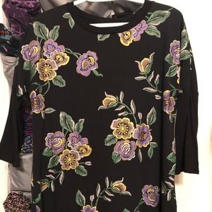NWT BLACK AND FLORAL QUARTER SLEEVE SHIRT
